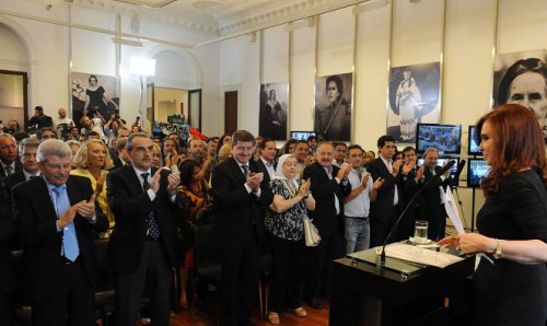 CFK a La Cámpora: “Es bueno tenerlos cerca, por si quieren hacer algo”