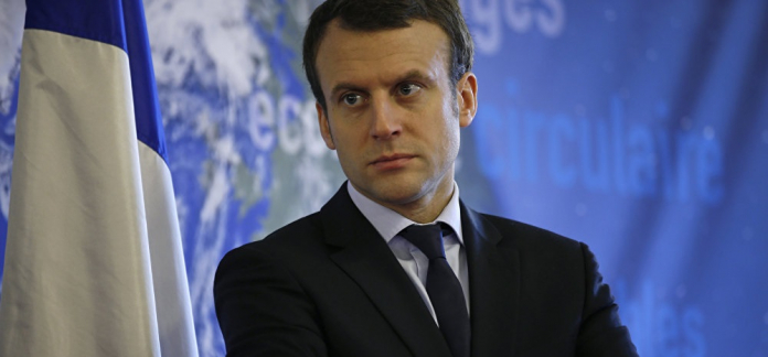 El presidente de Francia descuida la retaguardia