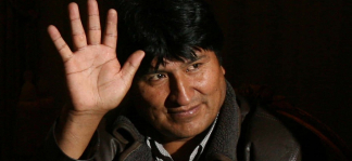 La renuncia de Evo Morales y de su plana mayor polariza al mundo