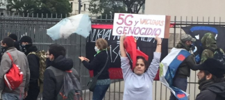 Con consignas diversas, comerciantes, médicos y activistas se movilizaron