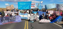 En Neuquén, hay 18 caminos cortados hace más de 15 días por trabajadores de la salud que exigen mejoras salariales. El piquete ya le generó al Estado pérdidas por 190 millones de dólares