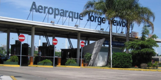 Mientras que en Ezeiza AA 2000 cerró contrato con Stamboulian para los hisopados, en Aeroparque sigue testeando LabPax, principalmente a pasajeros que vienen de Perú donde la cepa andina de coronavirus hace estragos.