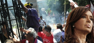 Los movimientos sociales se movilizaron desde Liniers hasta Plaza de Mayo. Hubo una concurrencia masiva