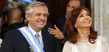 El resultado del domingo puso en evidencia las grietas preexistentes en la alianza gobernante; ayer el oficialismo quedó al borde del abismo; Cristina Kirchner presionó para intervenir el equipo del Presidente, que resiste