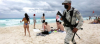 El estado de Quintana Roo cuenta con playas paradisíacas como Tulum, Cancún o la isla de Holbox, donde vacacionan los máximos directivos del PAMI. Los integrantes de los cárteles narcos se matan por el control de la venta de drogas