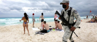 El estado de Quintana Roo cuenta con playas paradisíacas como Tulum, Cancún o la isla de Holbox, donde vacacionan los máximos directivos del PAMI. Los integrantes de los cárteles narcos se matan por el control de la venta de drogas