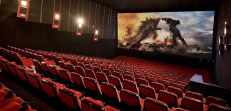 Ya no se puede ir al cine de manera espontanea a ver «qué están dando” y sacar allí las entradas. Ahora hay que hacer un trámite virtual.