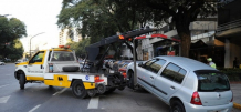 Propietarios de autos acarreados por las grúas de la Ciudad se quejan del mal trato de los vehículos