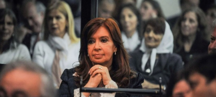 "Sería irresponsable avanzar en una acusación", dijeron los abogados del organismo anti lavado, al plantear "dudas" sobre la tarea de los peritos y ante las obras que durante el gobierno de Cristina Kirchner al empresario Lázaro Báez.