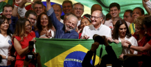Tras un tenso recuento y una jornada de denuncias, el líder del PT se quedó con la victoria y volverá a gobernar a partir del 1 de enero. Expectativa por su palabra y la reacción de Jair Bolsonaro.