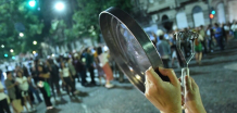 Ciudadanos salieron a las calles a manifestarse contra el proyecto "Bases y Puntos de Partida para la Libertad de los Argentinos" que pide declarar la emergencia pública hasta el 31 de diciembre de 2025 y y busca delegar facultades legislativas al Ejecutivo.