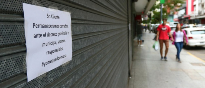 Con datos de la Superintendencia de Riesgos del Trabajo, el texto analiza la evolución del mercado del trabajo entre noviembre de 2023 —cuando Milei ganó el balotaje— y el pasado mes de abril, y revela que en ese período se perdieron 170.695 puestos de trabajo y 7.860 empresas.