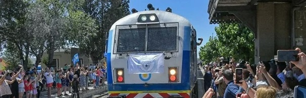 Realizó el pago inicial de US$ 2 millones a la compañía CRCC. Serán destinadas al Ferrocarril San Martín.