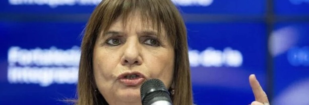 El gobierno a través de una decreto también eliminó la secretaria de Prensa que estuvo a cargo del echado Eduardo Serenellini.